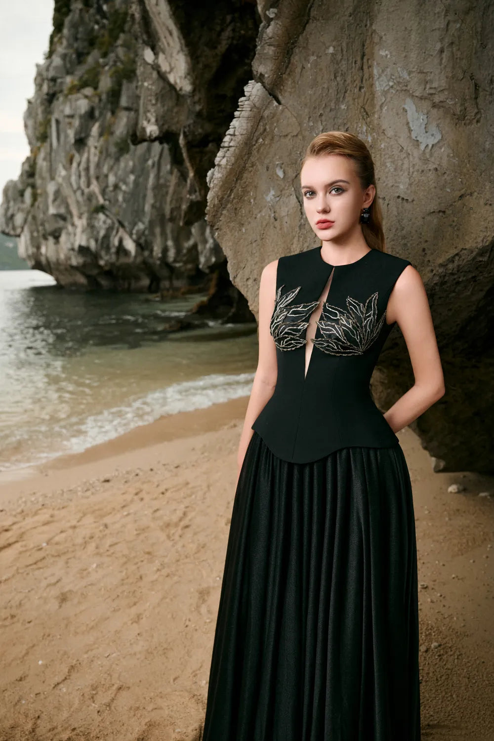 Tear-Drop Cutout Sleeveless Top And Gathered A-Line Skirt Set
